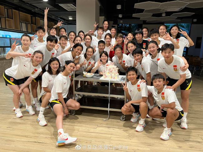 外面的普通住宅区本身就已经非常安全了，不允许任何闲杂人等进入，里面的别墅区就更加安全，说句难听话，假如有小偷混进了外面的普通住宅区，也绝不可能再通过别墅区的安保、进入别墅区，所以别墅区的业主是极端安全的，可以尽管放心。